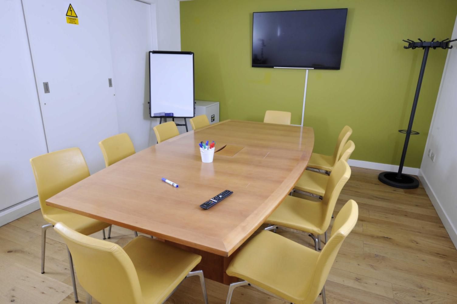 a9eebddd-4ea1-40ca-a48e-25aba202d2be_themeetingroom