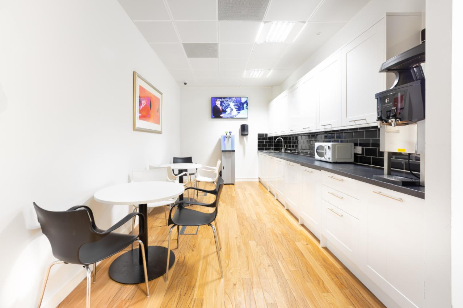 9bdfd211-dc9c-4b97-8460-90720004178d_reading-communalkitchen