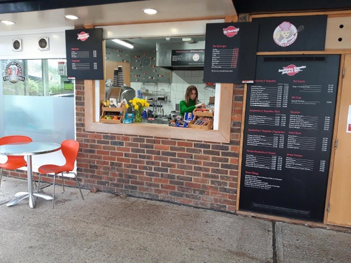 4d4683be-ecd4-4b4f-95d8-e3d5589a4a17_café