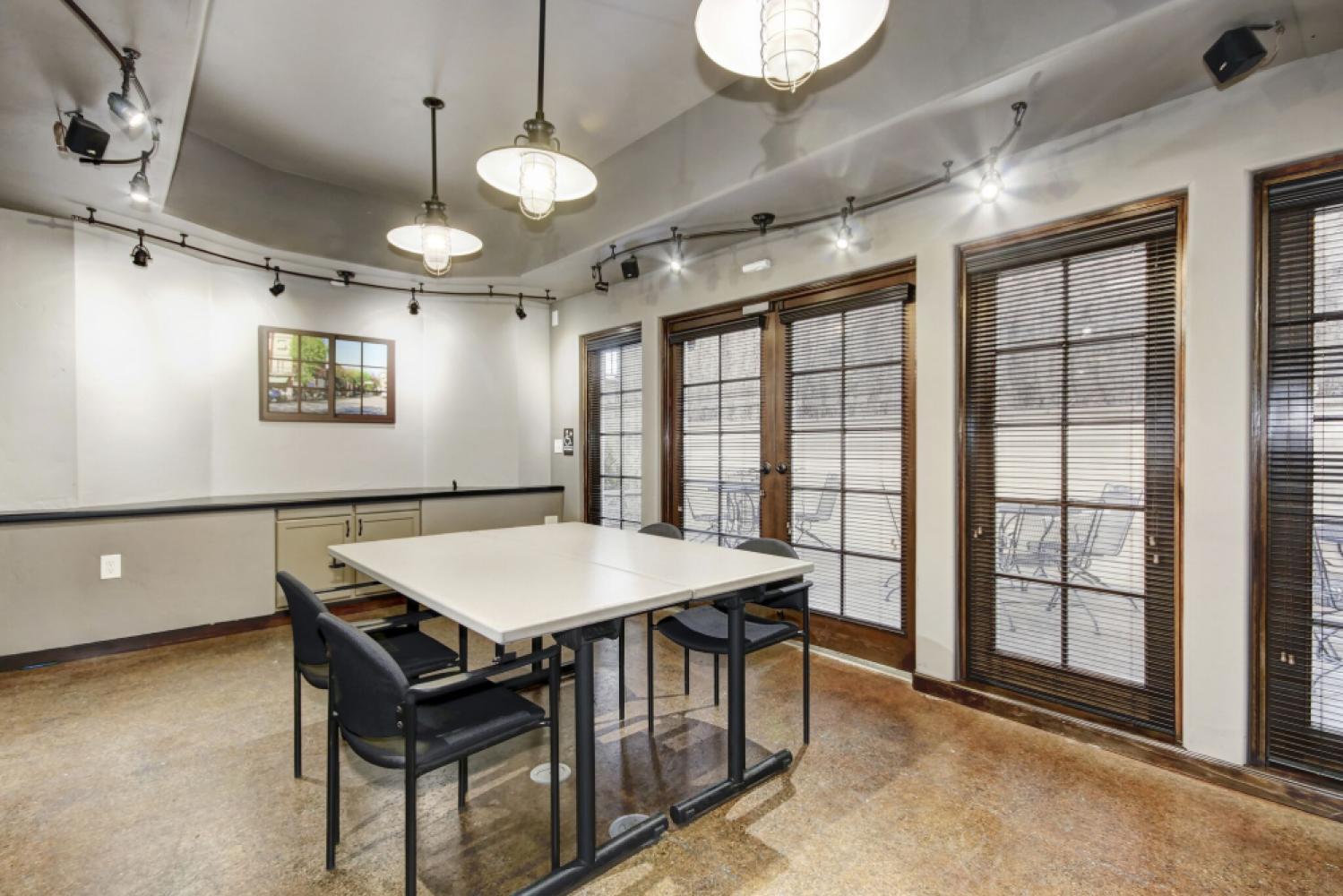 14b7b681-4232-44f3-8ca3-44400a0314bb_smallboardroom3