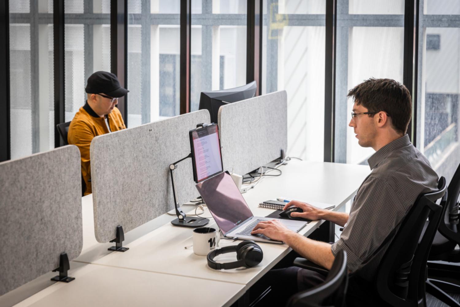 51fe0a6d-e34f-4ea2-9af8-de50dc5b91eb_11thspace-dedicateddeskpeople