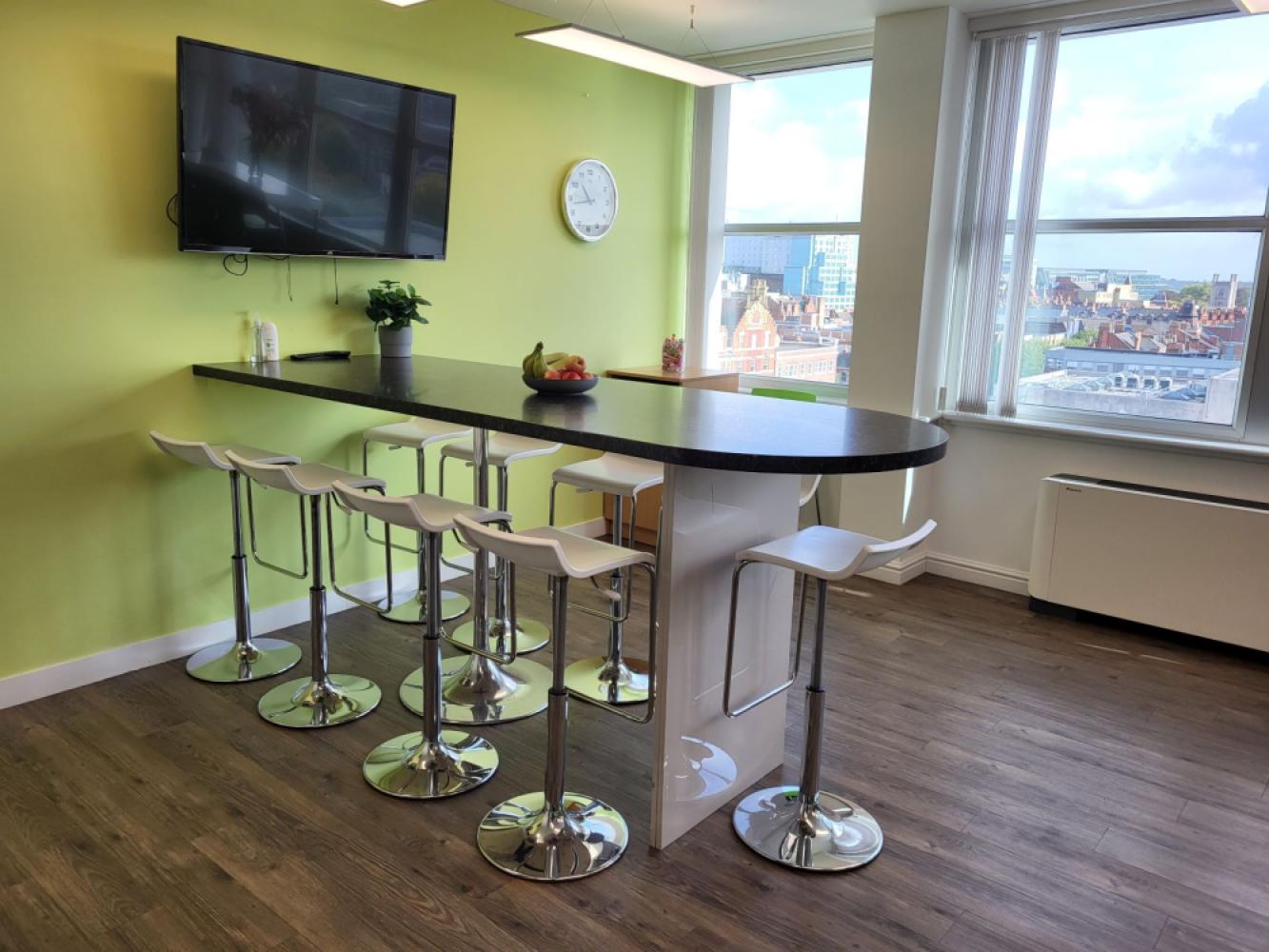 47f5ce14-3a09-43c4-98ea-185f2e2f0a4e_6thfloorkitchen