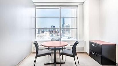 listing-on-toronto-queen-bay-qo0anb