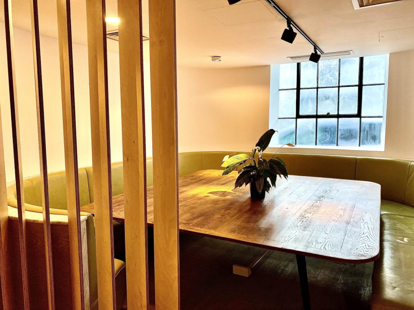 4a76f9ef-0c2e-443d-98b1-8ee08e276895_kitchen_table