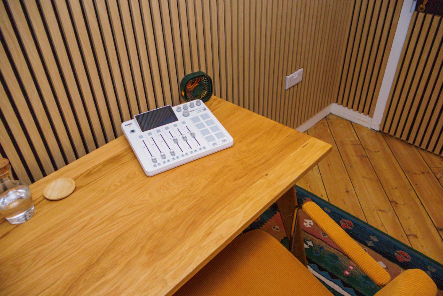 cdab14df-82af-44f7-828d-055400d9dfe0_podcasting-space-1