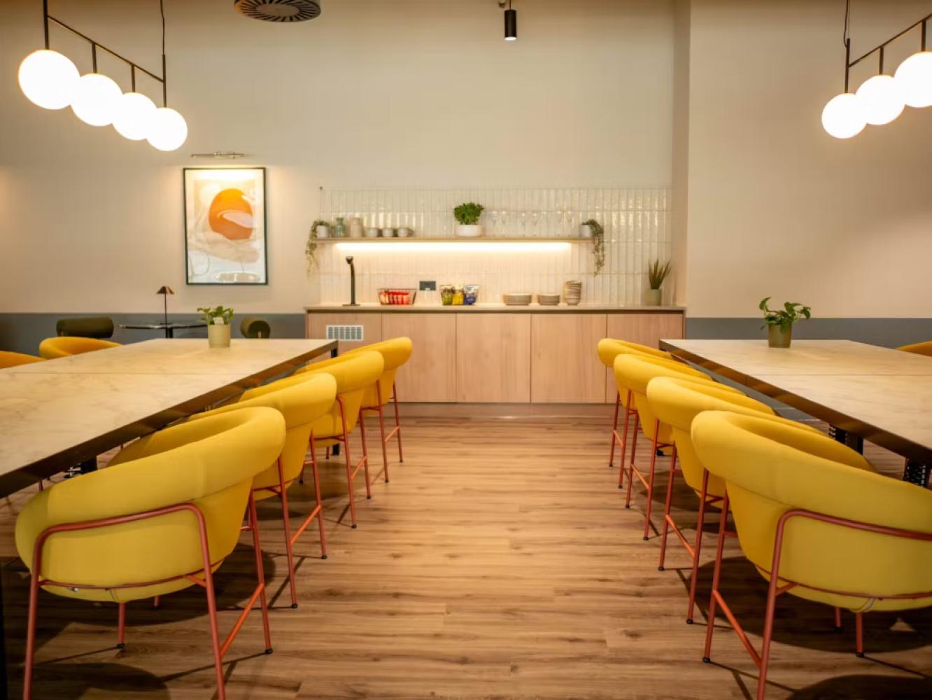 e8f105e4-5765-4e60-a1c4-d92f3acba875_coworking2