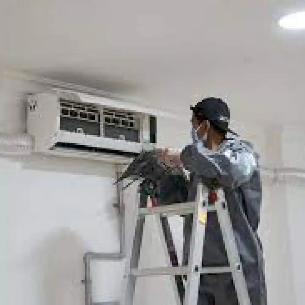 Cuci evaporator AC di rumah pelanggan