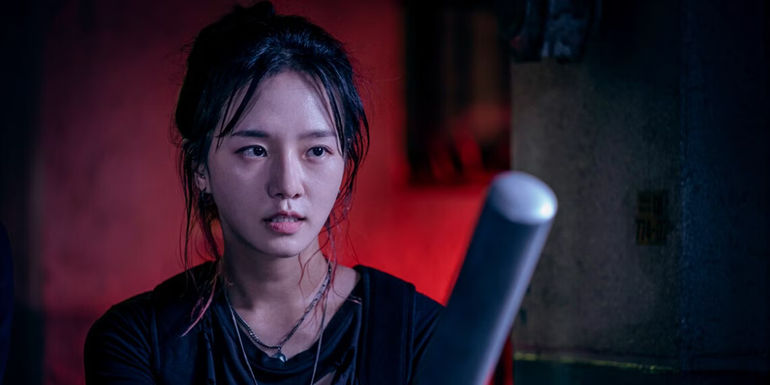 Ji-su with a baseball bat