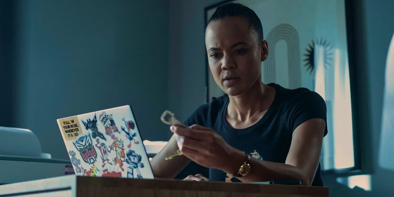 Maria Sten as Neagley looking at key and her laptop in Reacher season 2 episode 1