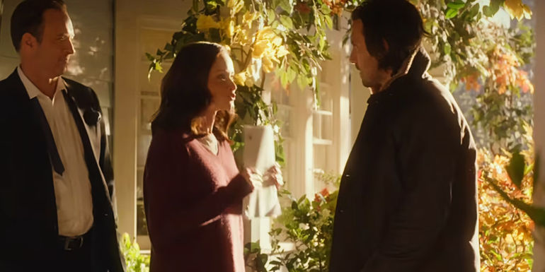 Rory shows Jess the first three chapters of her manuscript in Gilmore Girls: A Year in the Life.