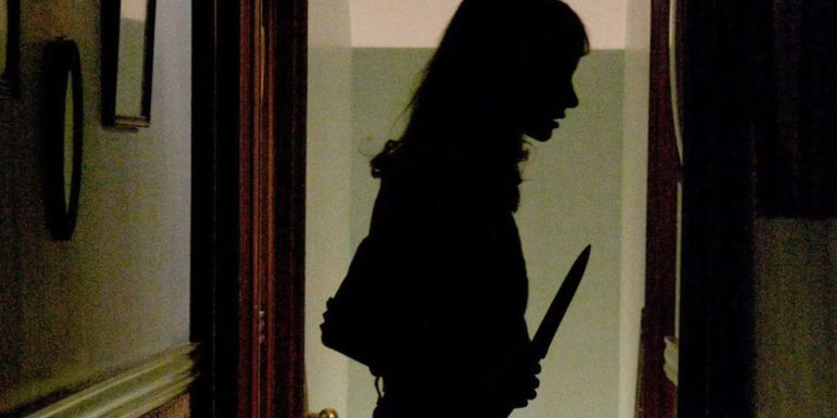 Samantha holding a knife in House of the Devil