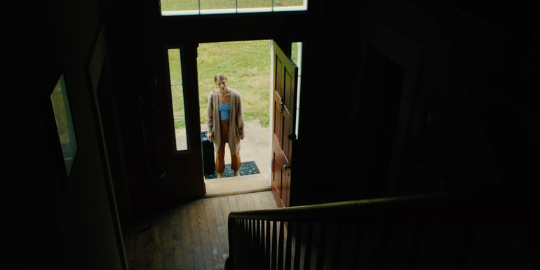 Wynne looks into an empty house in Cellphone