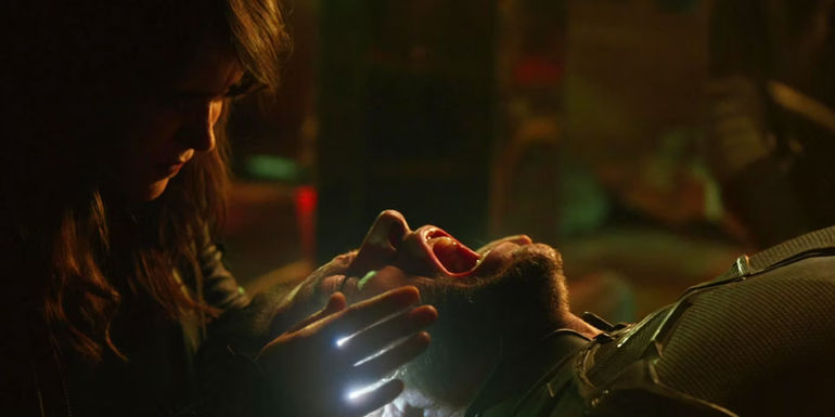 Shadowcat (Elliot Page) sends Logan's (Hugh Jackman) consciousness back in time