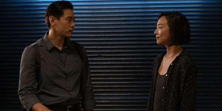 Nora and Hae Sung wait for an Uber in Past Lives