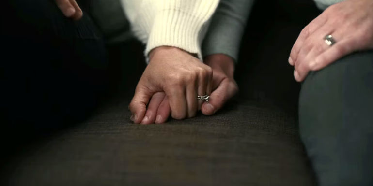 Aaron Quinn and Denise Huskins holding hands in American Nightmare on Netflix.