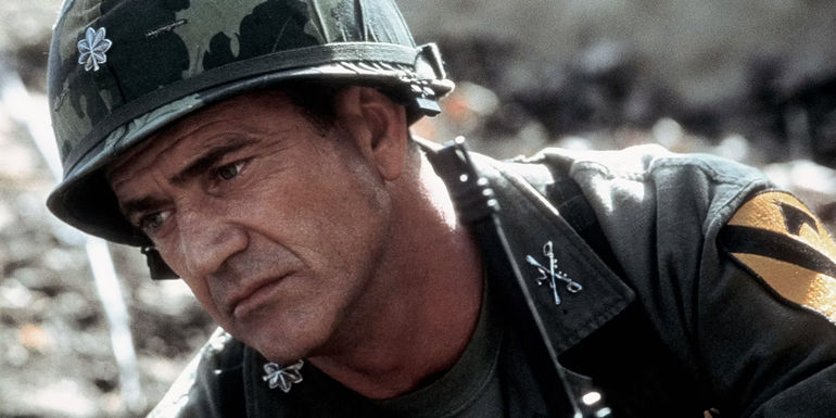 Mel Gibson staring at the ground in We Were Soldiers.
