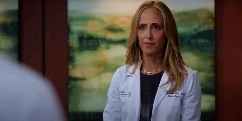 Teddy talking to Owen in Grey's Anatomy season 19