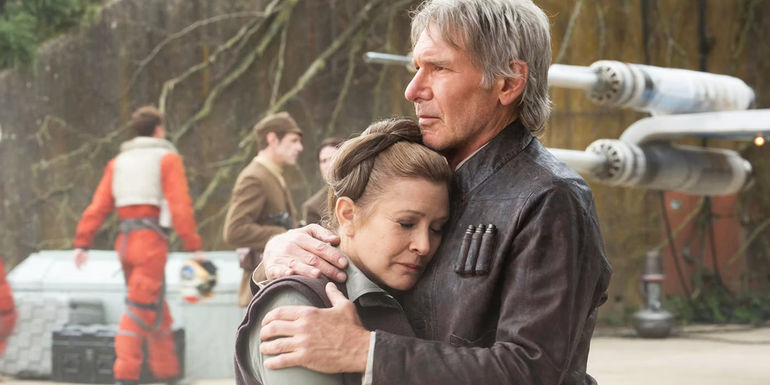Carrie Fisher as Leia and Harrison Ford as Han Solo embracing in Star Wars: The Force Awakens