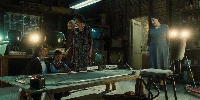 Young Sammy Fabelman setting up the toy train for his movie