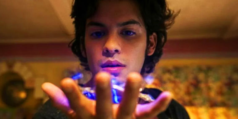 Xolo Mariduena's Jaime Reyes becoming Blue Beetle in the DCEU