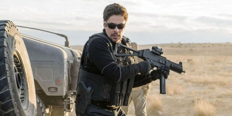 Alejandro wields a gun in Sicario