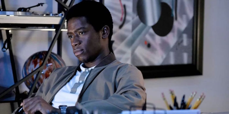 Damson Idris as Franklin Saint sits alone in an episode of Snowfall.