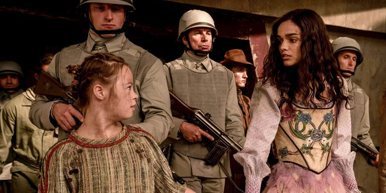 Lucy Gray and Wovey in Ballad of Songbirds and Snakes