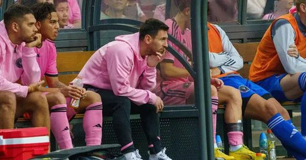 Messi và Sứ Mệnh Tạ Lỗi với Người Hâm Mộ