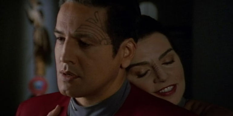 Chakotay and Seska in the Star Trek: Voyager episode 