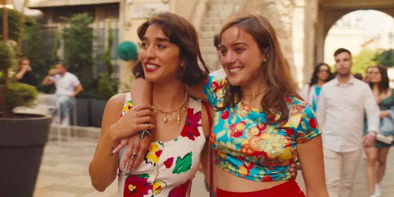 Two girls in The White Lotus season 2