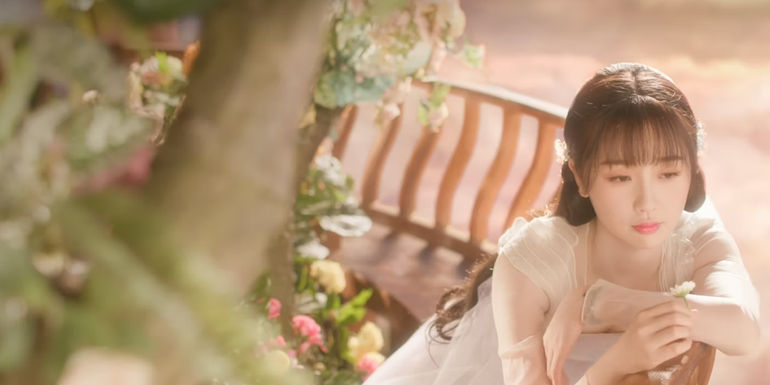 Fairy daydreaming in Love Between Fairy and Demon.