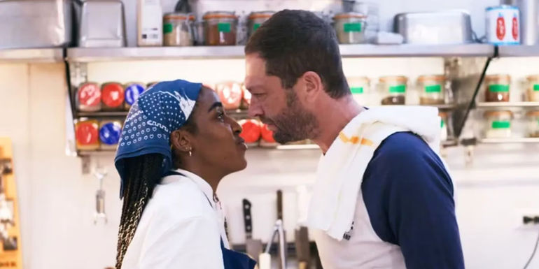 Sydney and Richie in The Bear