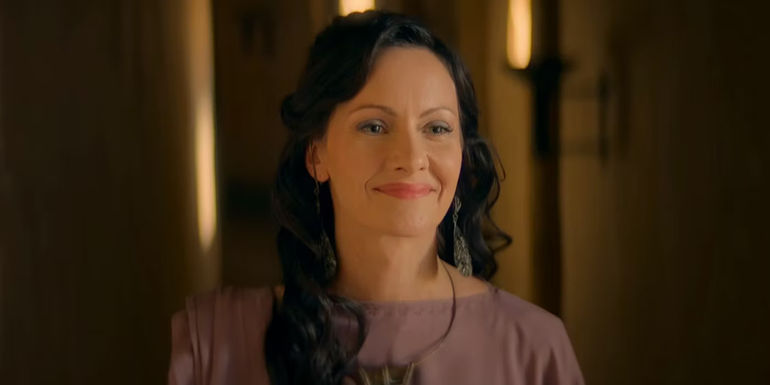 Alexander's mother, Olympias, smiling in Alexander: The Making of a God.