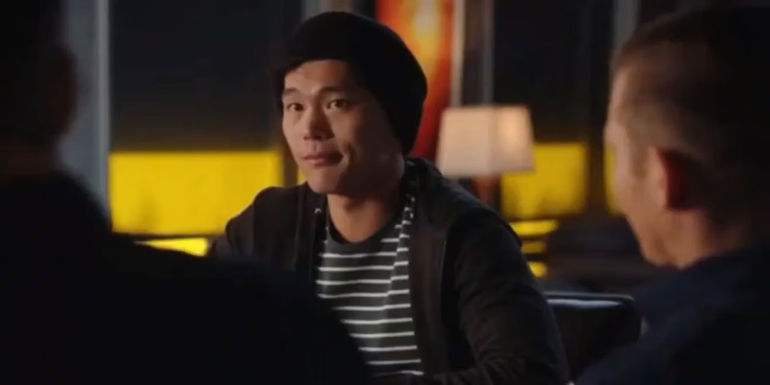 Albert Han (John Harlan Kim) talking to the firemen in 911.