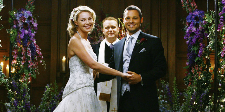 Alex (Justin Chambers) and Izzie (Katherine Heigl) giving their wedding vows in Grey's Anatomy