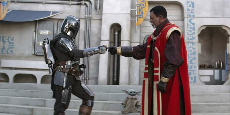 Din Djarin receives the deed to his house from Carl Weathers' Greef Karga in The Mandalorian season 3 finale