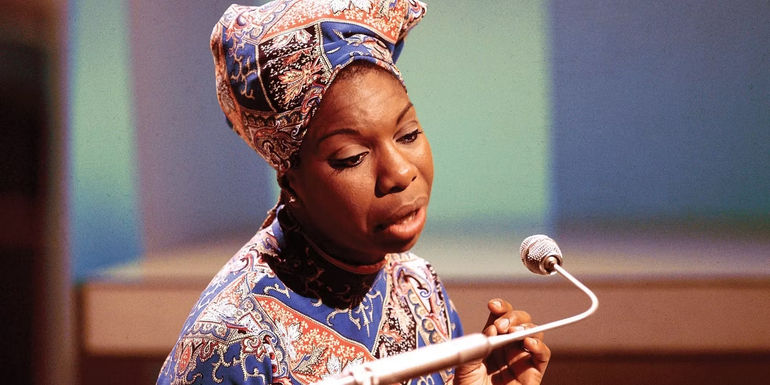 Nina Simone singing in What happened, Miss Simone