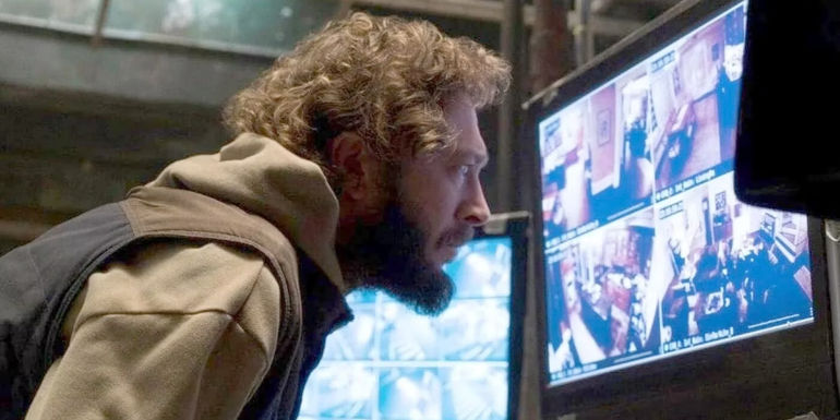 Ebon Moss-Bachrach as Micro looking at a screen in The Punisher