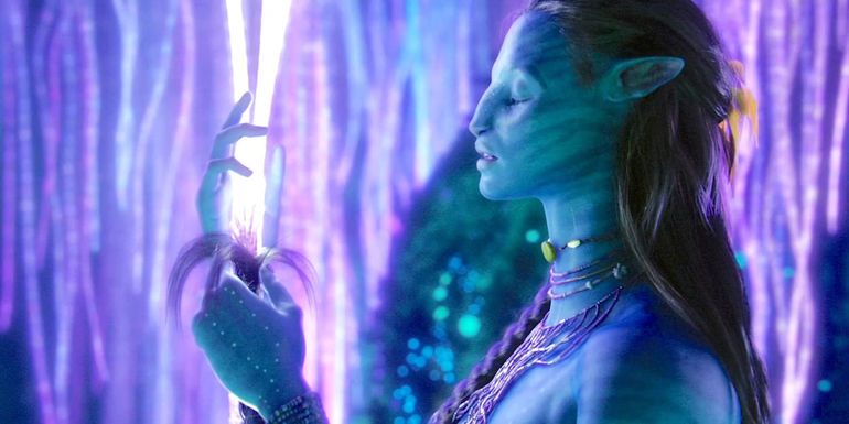 Neytiri (Zoe Saldana) communing with Eywa in Avatar