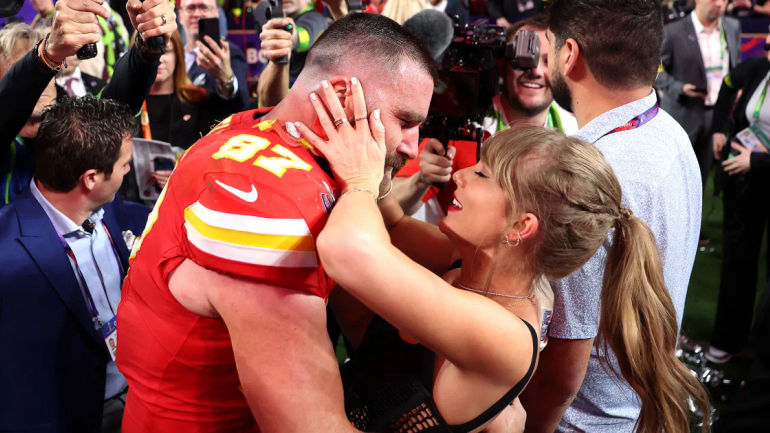 A Heartfelt Gesture: Travis Kelce and Taylor Swift Donate Signed Jersey to Charity Auction