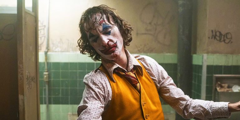 Arthur Fleck dancing in the bathroom in Joker