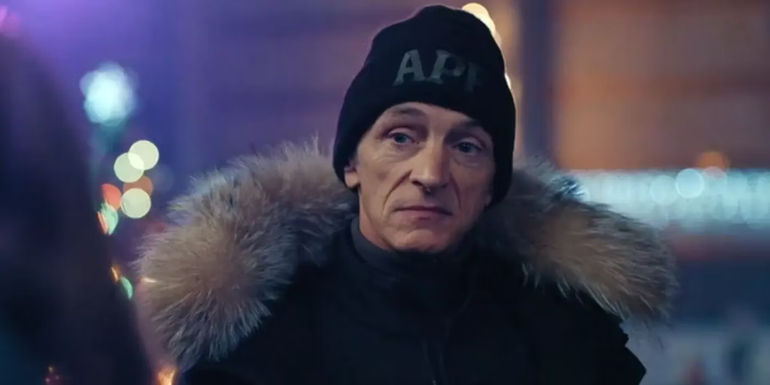 John Hawkes' Captain Hank Prior smirking at Danvers in True Detective Night Country_