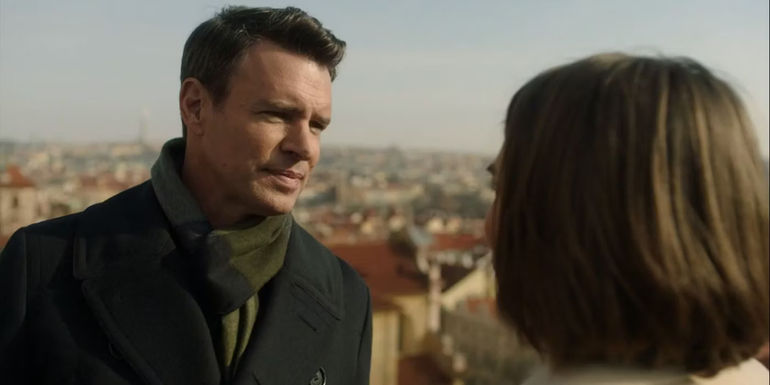Will (Scott Foley) staring at Frankie (Lauren Cohan) in the Whiskey Cavalier finale.