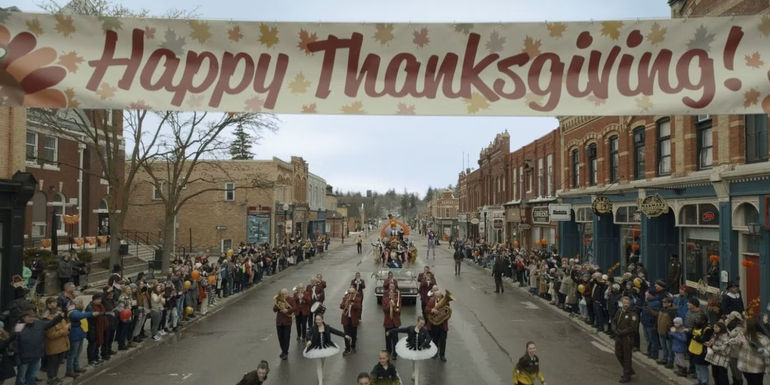 The end of the movie parade from Thanksgiving (2023)
