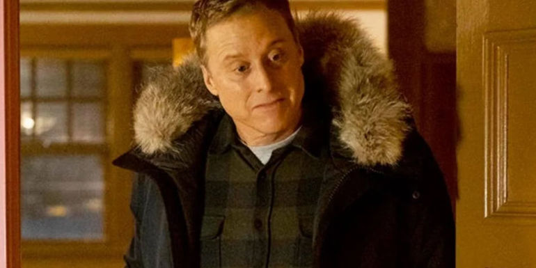 Alan Tudyk looking confused as Harry in Resident Alien