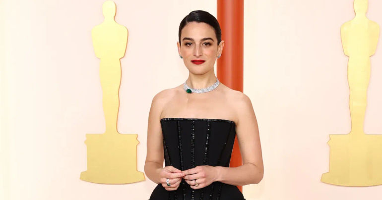 Jenny Slate's Unforgettable Wardrobe Malfunction at the 2023 Oscars