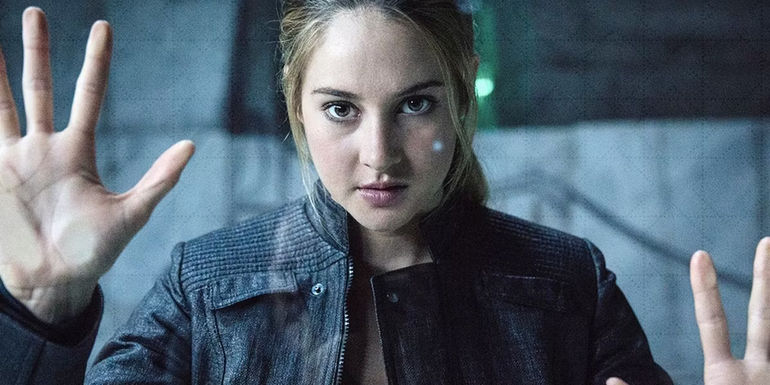 Shailene Woodley holds up her hands in Divergent