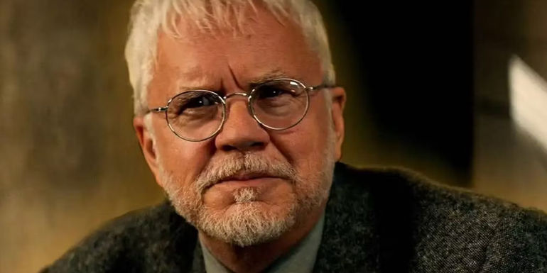 Tim Robbins as Bernard Holland leaning in and listening in Silo