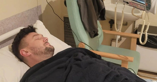 Cơn Đau và Bài Học từ Nước Tăng Lực: Andy Hammond và Hành Trình Đau Đớn