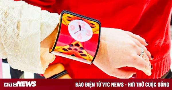 Điện thoại thông minh uốn quanh cổ tay: Ý tưởng sáng tạo hay thử nghiệm?